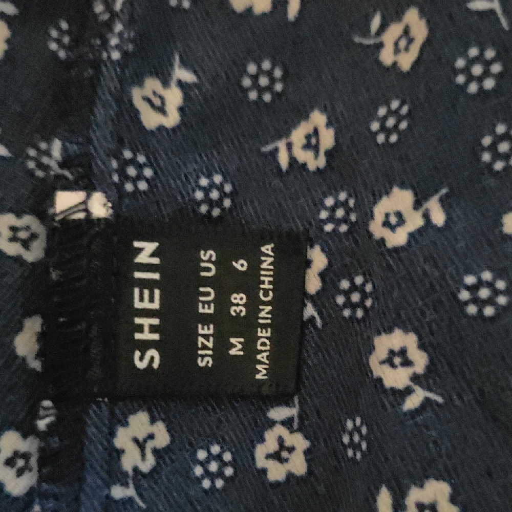 SHEIN Navy Floral Patterned Fabric